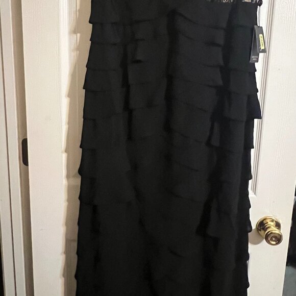 Adrianna Papell Lace Shutter Formal Gown (Plus Size) - Picture 6 of 6